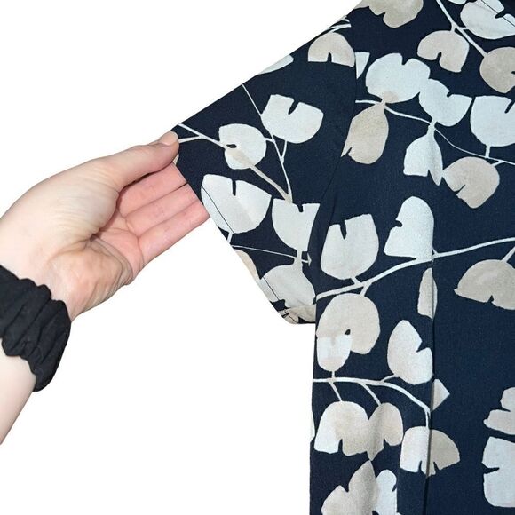 ANN TAYLOR Navy Floral Blouse Size Medium - Picture 3 of 4